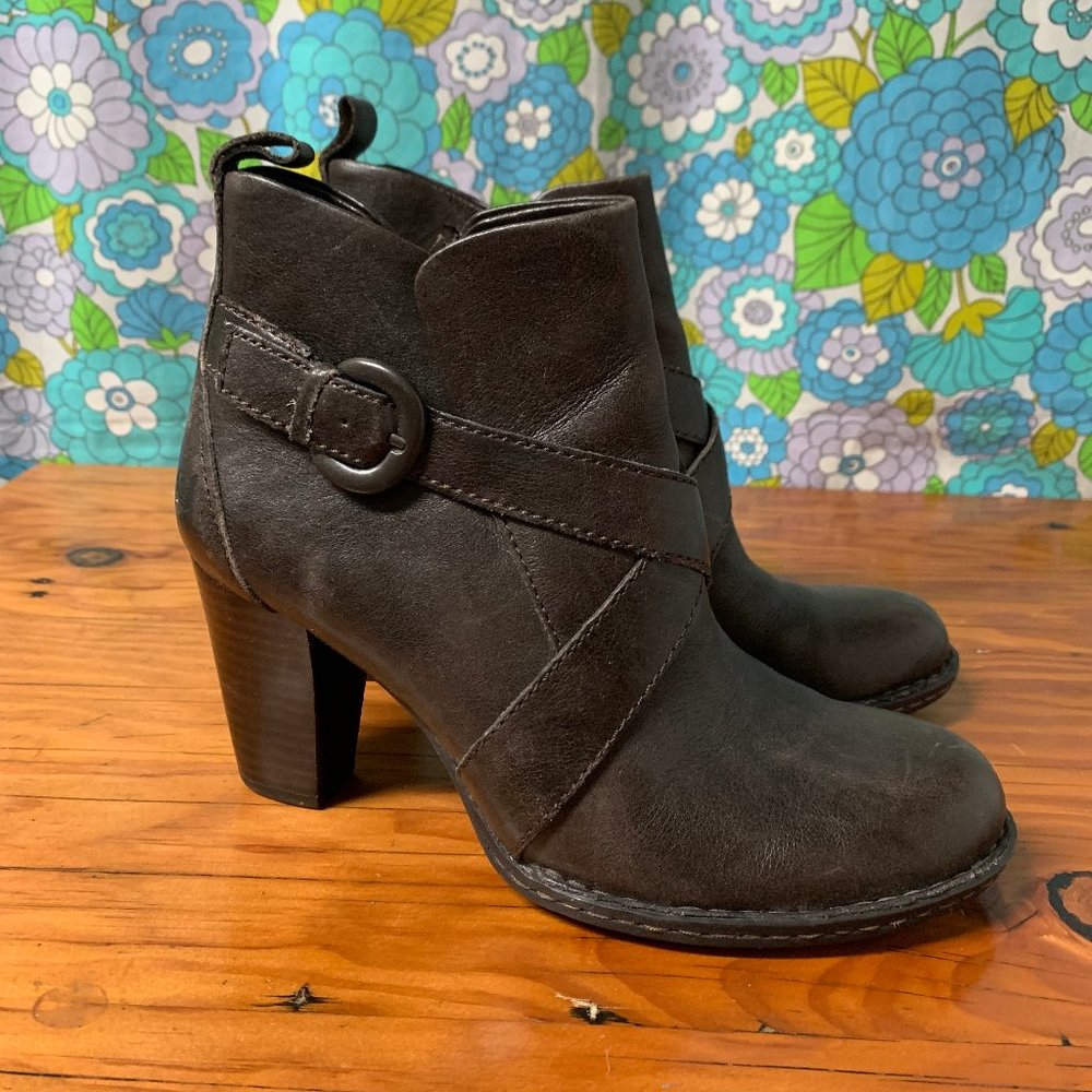 #LIKE NEW# Born Shola Brown Crisscross Ankle Booties sz7